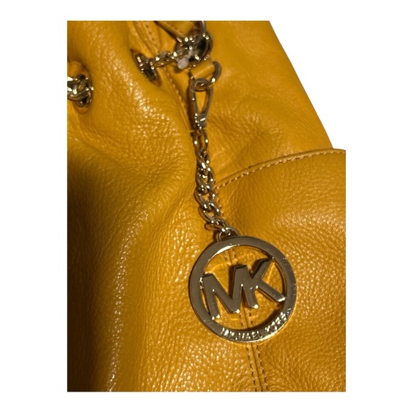 Michael Kors Jet Set Marigold Leather Chain O-Ring Tote Bag - Picture 4 of 9